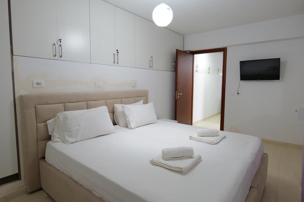 Pink Holiday Sarandë 외부 사진