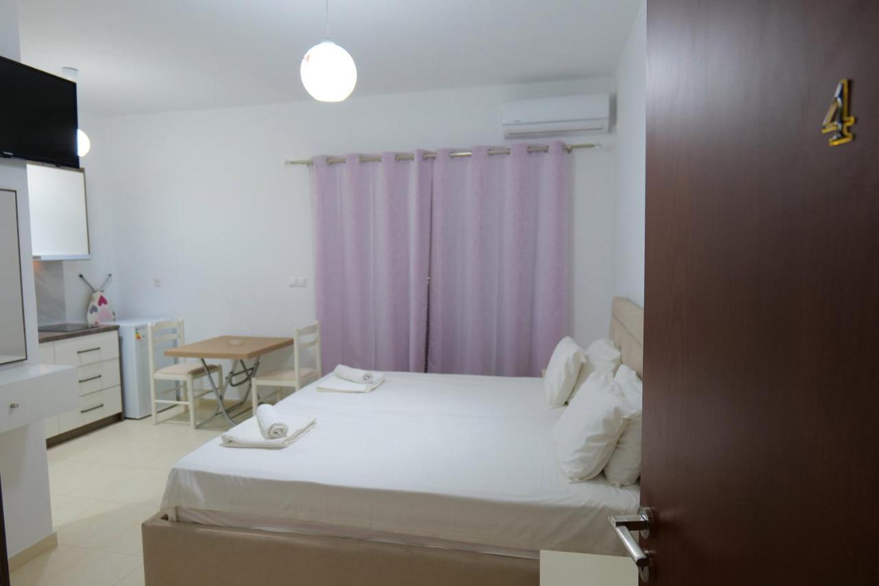 Pink Holiday Sarandë 외부 사진