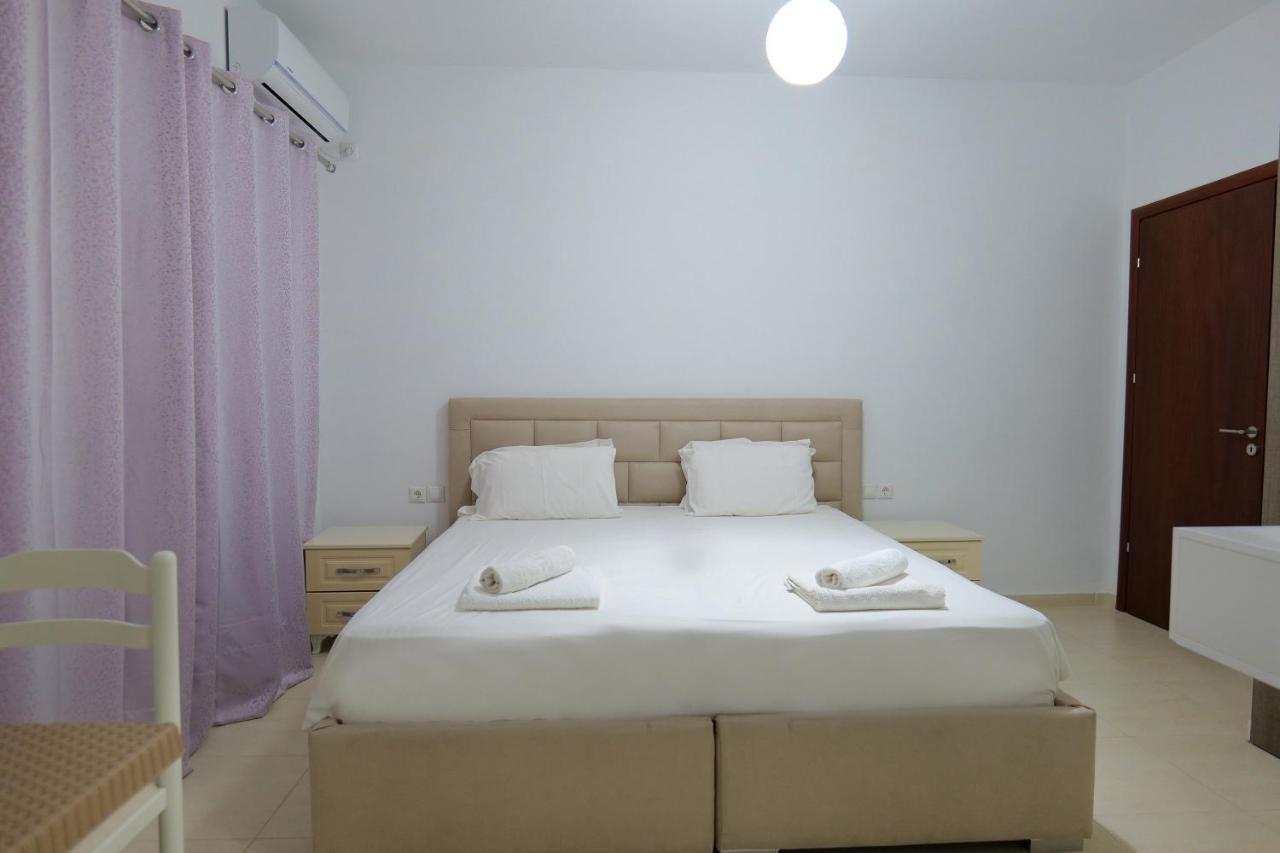 Pink Holiday Sarandë 외부 사진