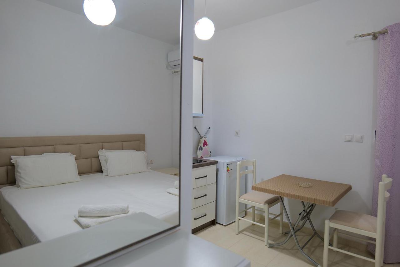 Pink Holiday Sarandë 외부 사진