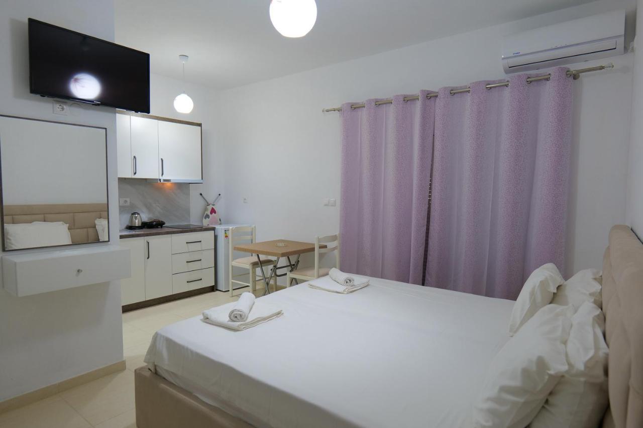 Pink Holiday Sarandë 외부 사진