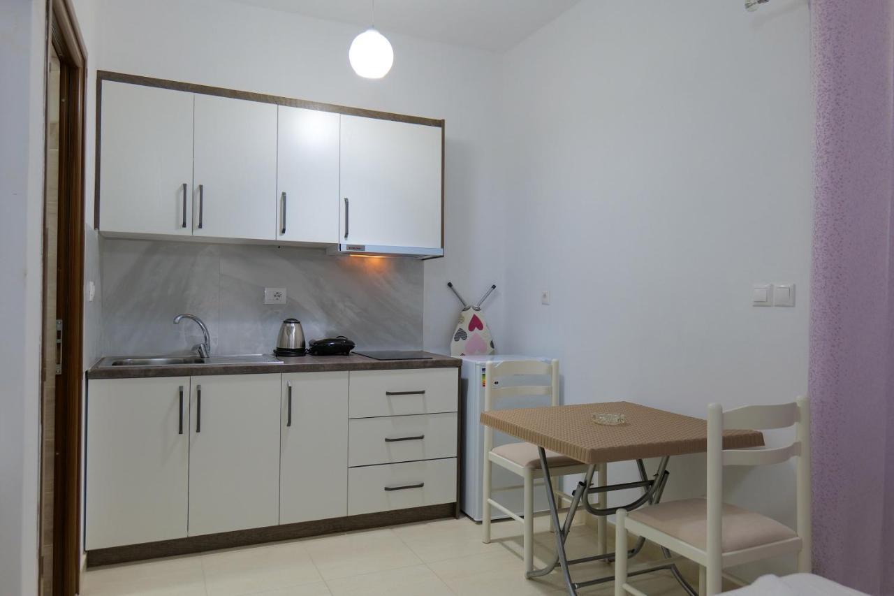 Pink Holiday Sarandë 외부 사진