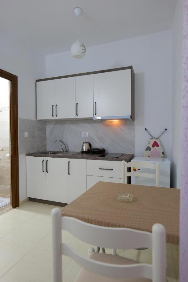 Pink Holiday Sarandë 외부 사진